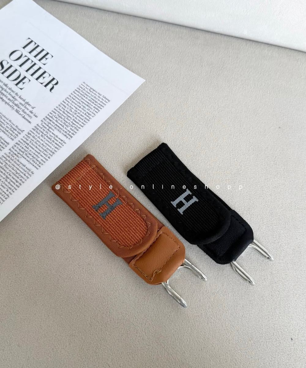 Buckle-less belt strap details