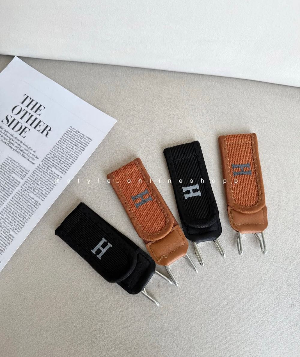 Buckle-less belt strap colors